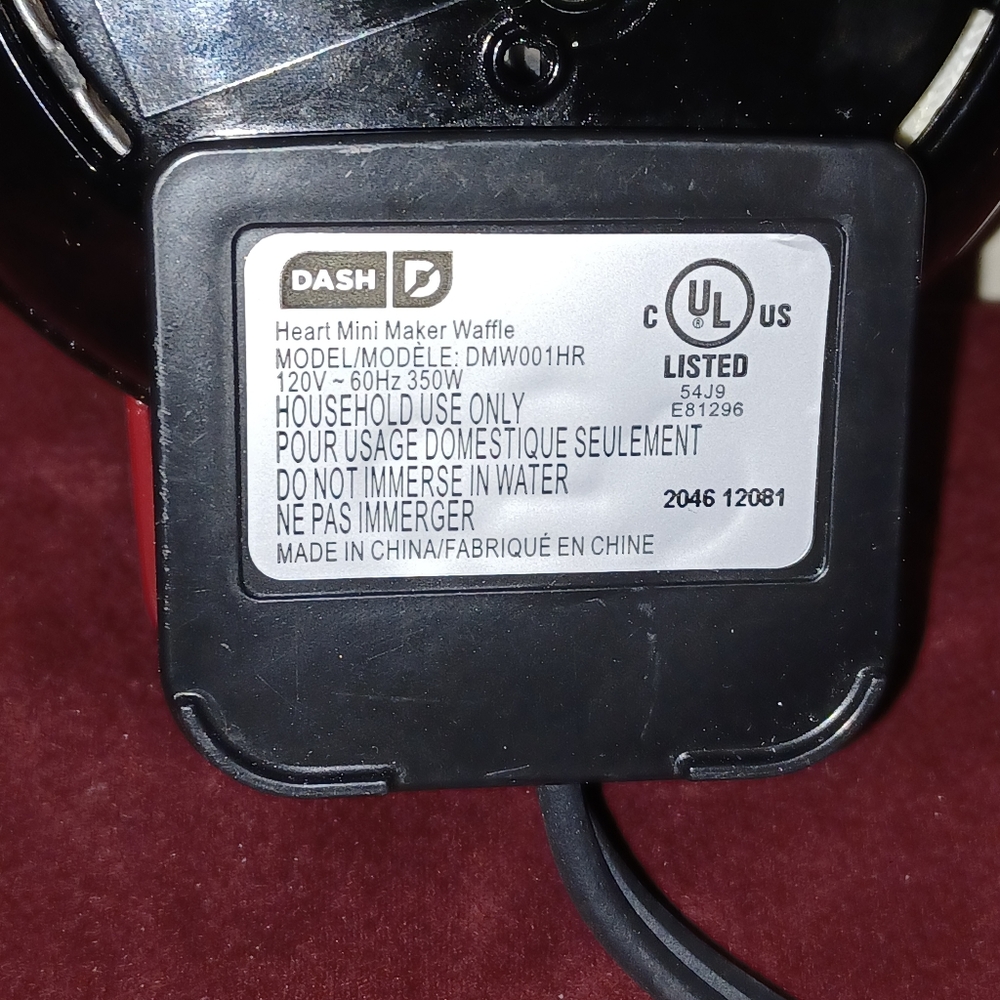 ❤️Dash Heart mini waffle maker. (030523E) - Picture 3 of 3